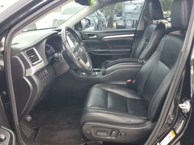 2016 Toyota Highlander XLE photo 19