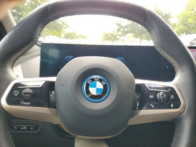 2024 BMW iX xDrive50 photo 22