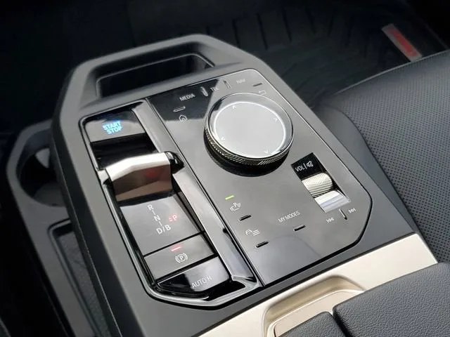 2024 BMW iX xDrive50 photo 28
