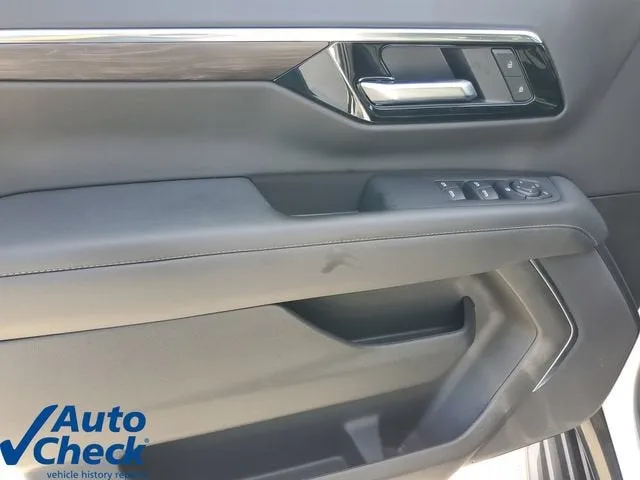 2025 Chevrolet Suburban LS photo 19