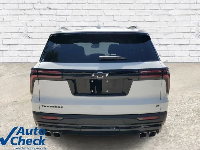 2024 Chevrolet Traverse LT photo 3