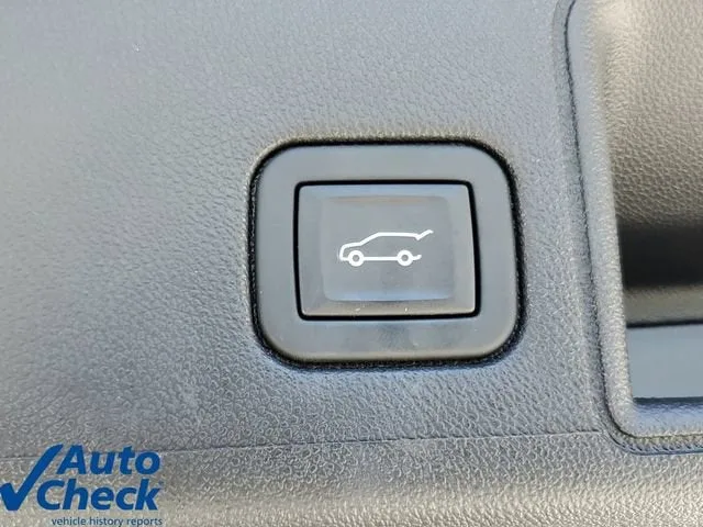 2024 GMC Terrain SLE photo 11