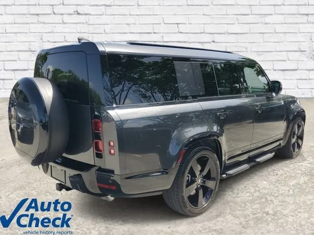 2025 Land Rover Defender X-Dynamic SE photo 3