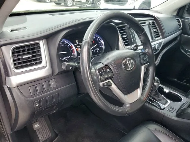 2016 Toyota Highlander XLE photo 20