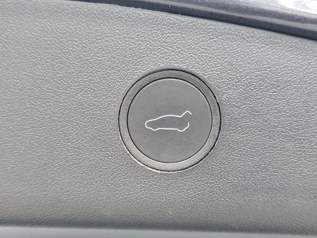 2023 Tesla Model 3 Performance photo 10