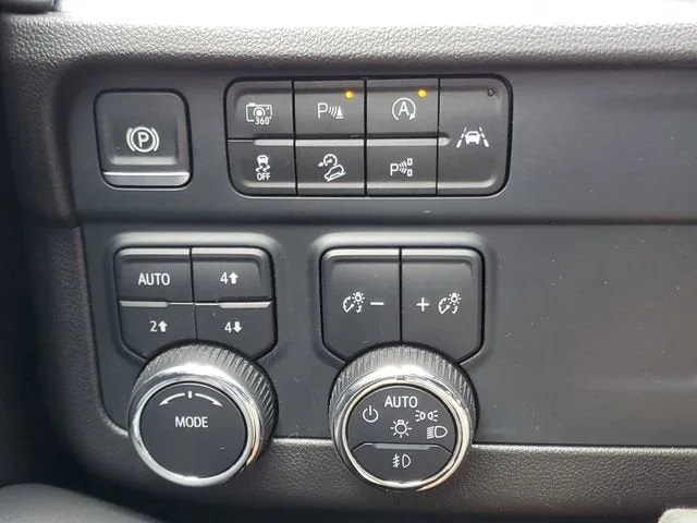 2025 Chevrolet Tahoe Z71 photo 27