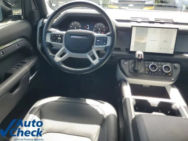 2025 Land Rover Defender X-Dynamic SE photo 17