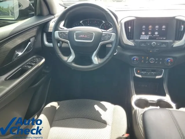 2024 GMC Terrain SLE photo 18