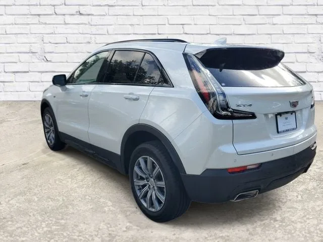 2023 Cadillac XT4 Sport photo 2