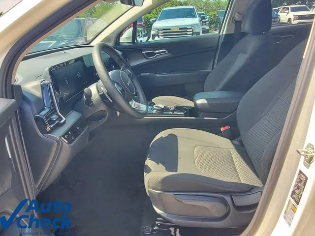 2023 Kia Sportage Hybrid LX photo 17