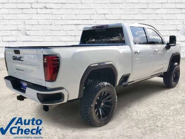 2024 GMC Sierra 2500 HD Denali Ultimate photo 4