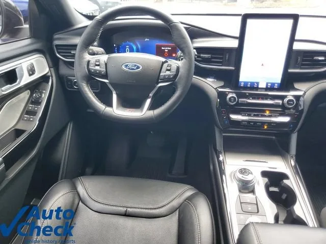 2023 Ford Explorer ST photo 18