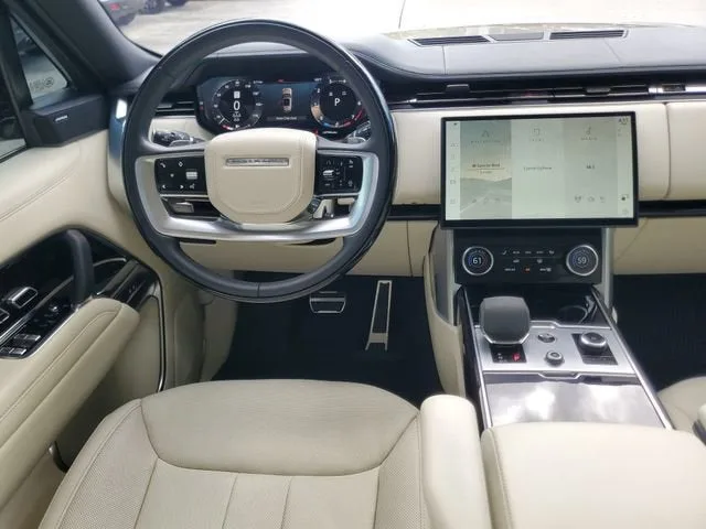2023 Land Rover Range Rover SE photo 18
