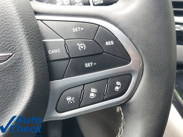 2024 Chrysler Pacifica Touring L photo 22