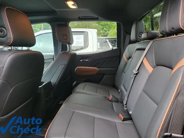 2024 GMC Canyon AT4 photo 11
