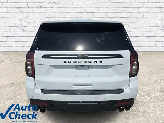 2023 Chevrolet Suburban Z71 photo 3