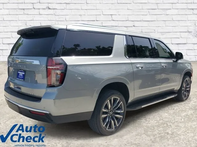2024 Chevrolet Suburban LT photo 4