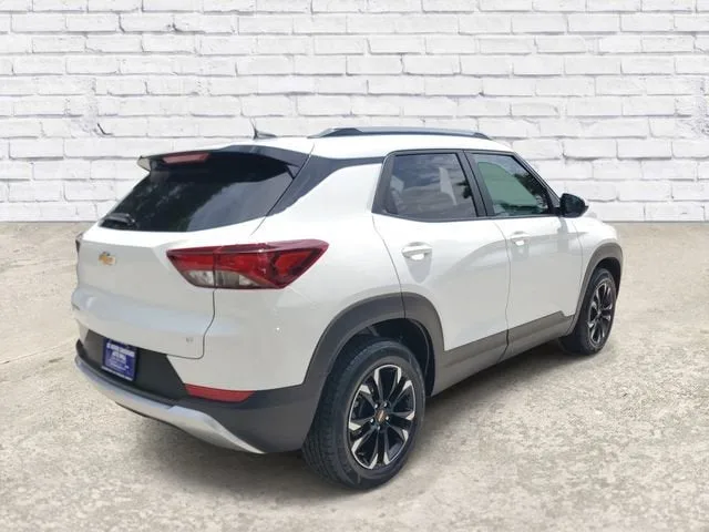 2023 Chevrolet Trailblazer LT photo 3