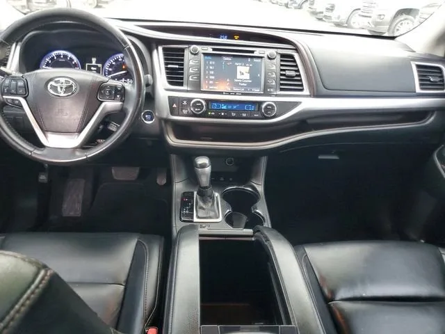 2016 Toyota Highlander XLE photo 16