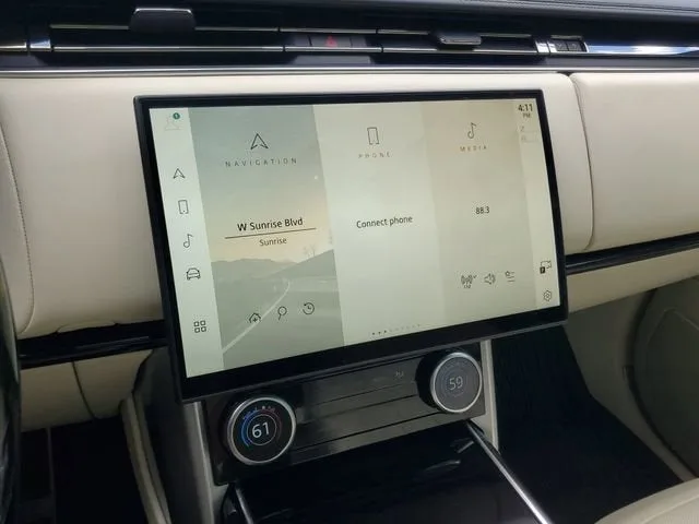 2023 Land Rover Range Rover SE photo 28
