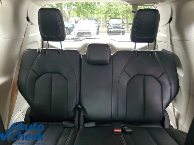 2024 Chrysler Pacifica Touring L photo 11