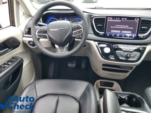 2024 Chrysler Pacifica Touring L photo 16