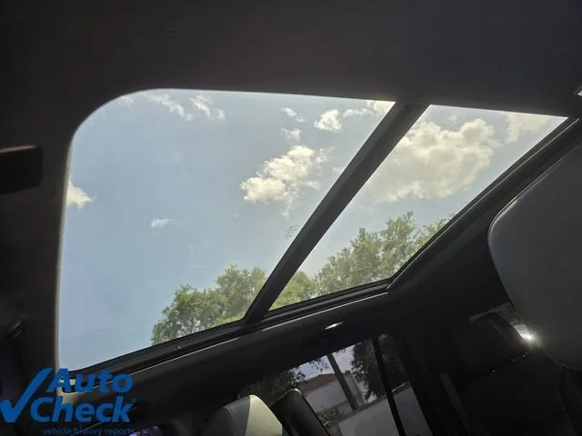 2023 Chevrolet Suburban Z71 photo 24