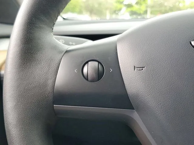2023 Tesla Model 3 Performance photo 21