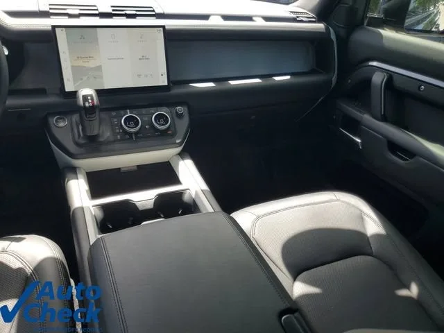 2025 Land Rover Defender X-Dynamic SE photo 16