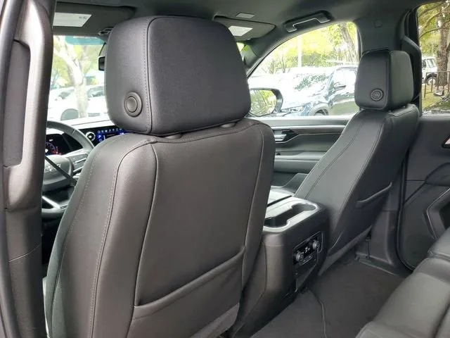 2025 Chevrolet Tahoe Z71 photo 13