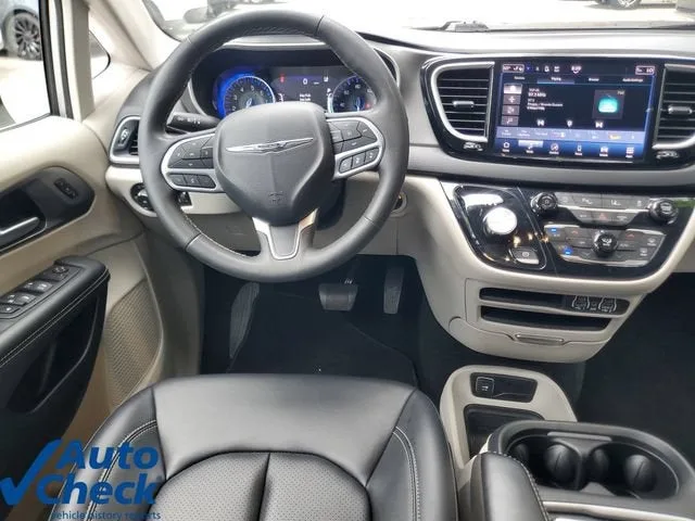 2024 Chrysler Pacifica Touring L photo 16