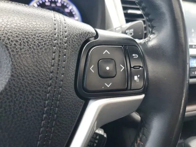 2016 Toyota Highlander XLE photo 24