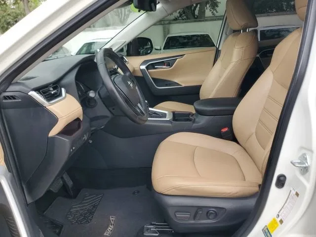 2020 Toyota RAV4 Limited photo 18