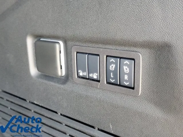 2024 Chevrolet Suburban LT photo 12