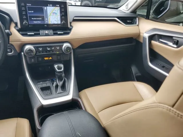 2020 Toyota RAV4 Limited photo 16