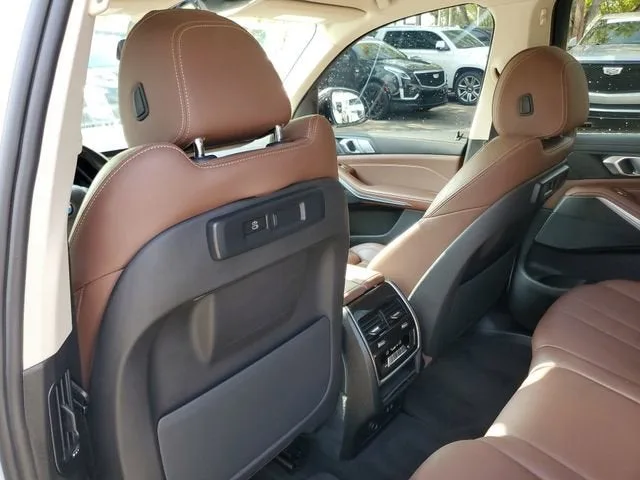 2021 BMW X7 xDrive40i photo 14