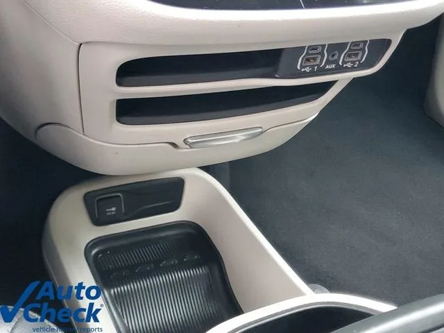 2024 Chrysler Pacifica Touring L photo 26