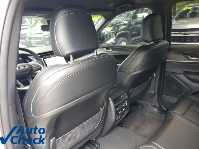 2025 Jeep Grand Cherokee Limited photo 13