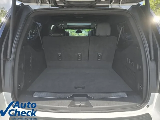 2023 Chevrolet Suburban Z71 photo 10