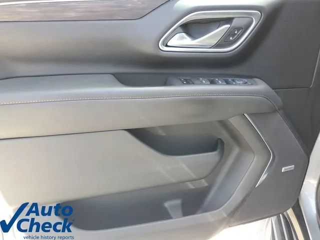2024 Chevrolet Suburban LT photo 22