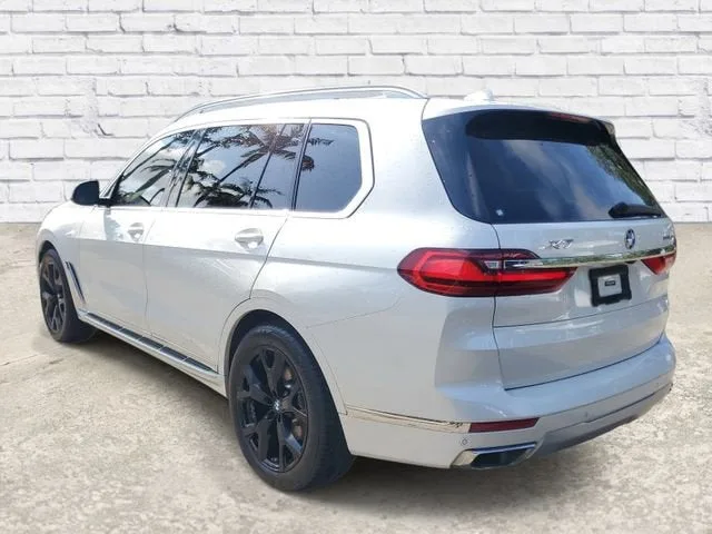 2021 BMW X7 xDrive40i photo 2