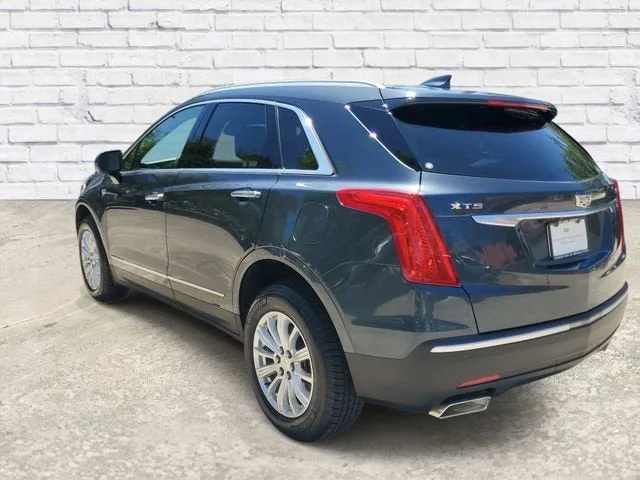 2019 Cadillac XT5 FWD photo 2