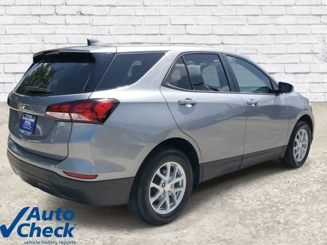 2024 Chevrolet Equinox LS photo 4