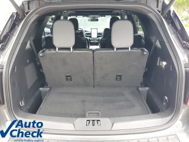 2023 Ford Explorer ST photo 10