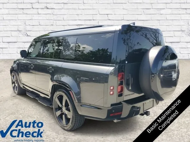 2025 Land Rover Defender X-Dynamic SE photo 2