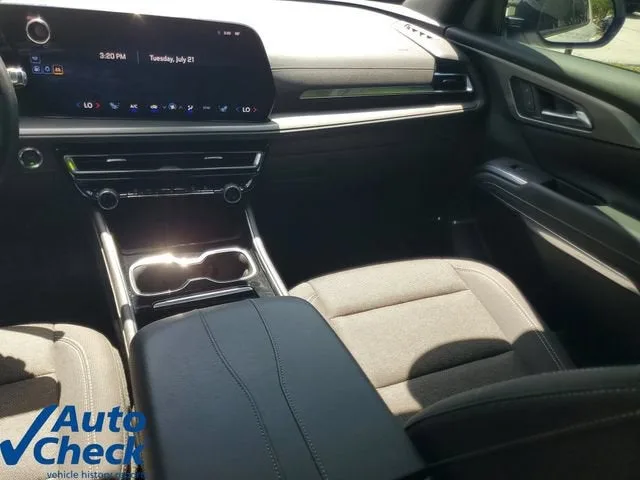 2024 Chevrolet Traverse LT photo 17