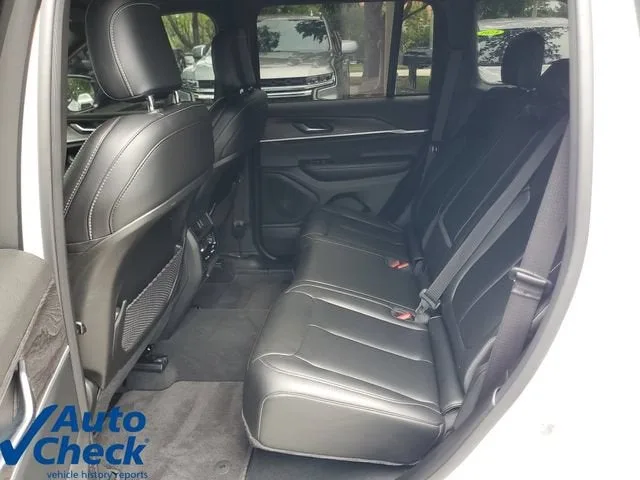 2025 Jeep Grand Cherokee Limited photo 12