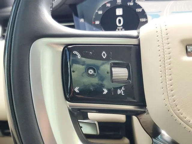2023 Land Rover Range Rover SE photo 25
