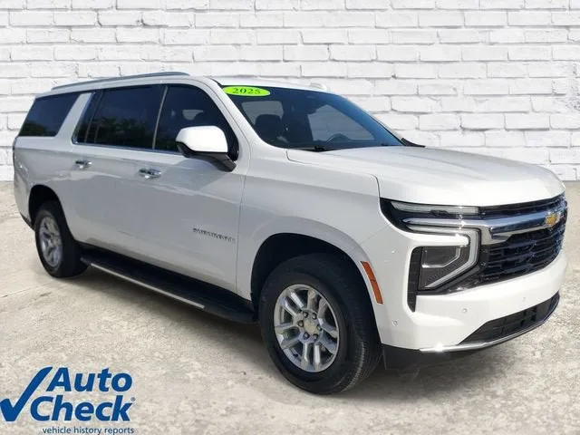 2025 Chevrolet Suburban LS photo 4