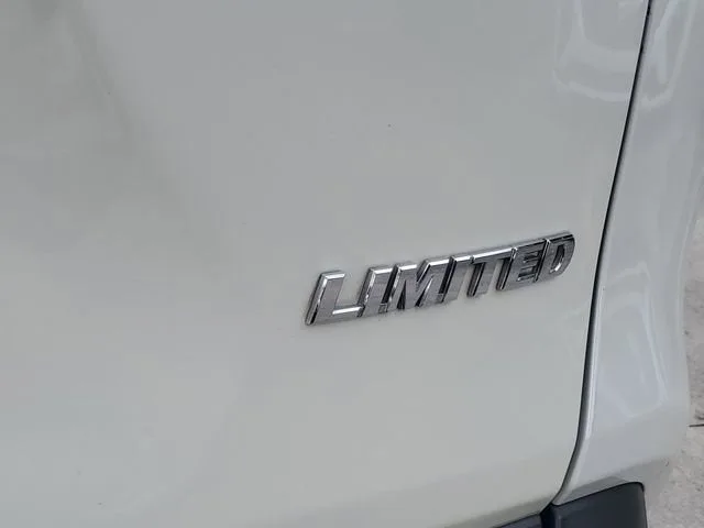 2020 Toyota RAV4 Limited photo 8